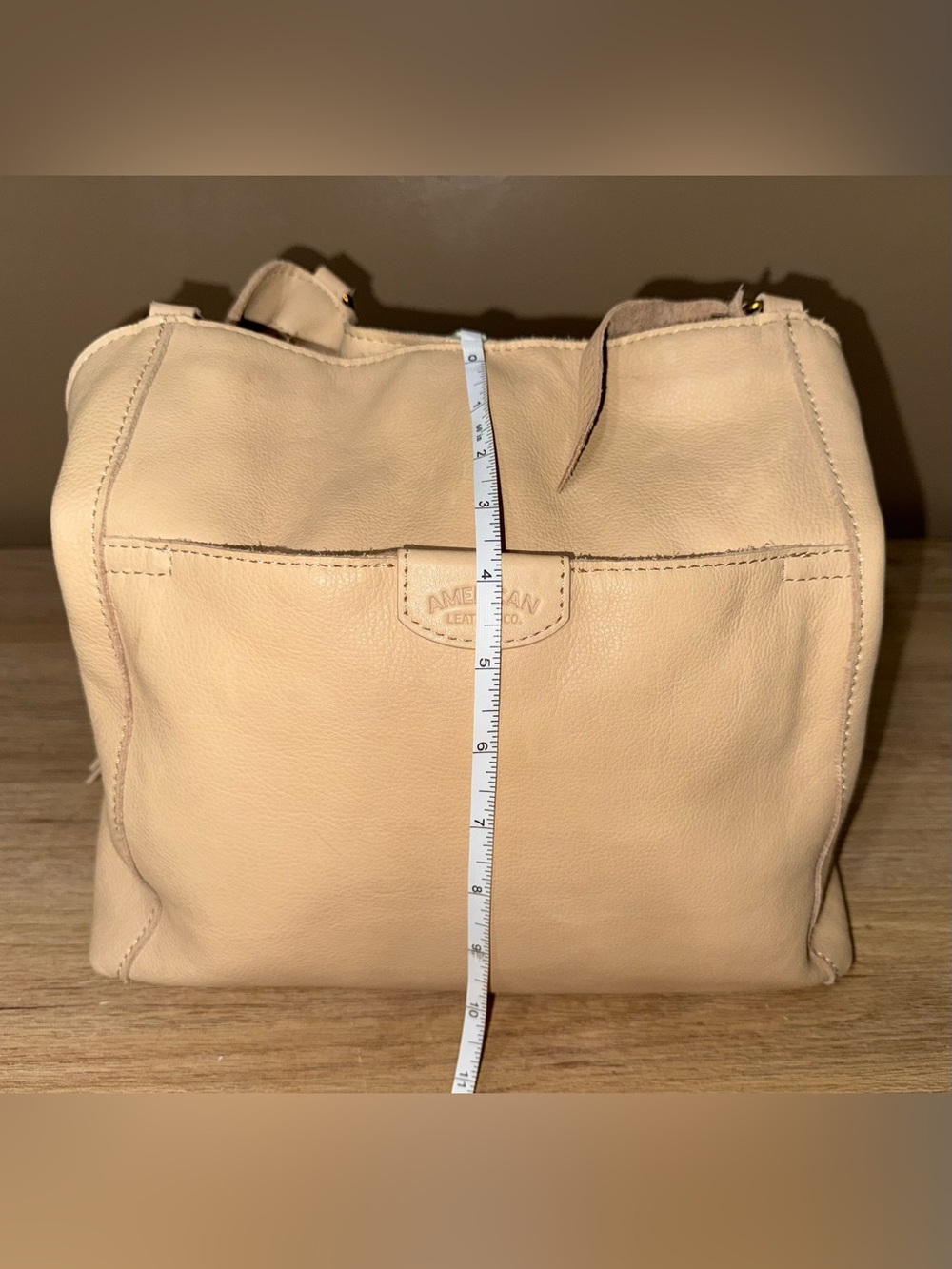 AMERICAN LEATHER CO. Cream Leather Shoulder Bag. - Picture 8 of 14
